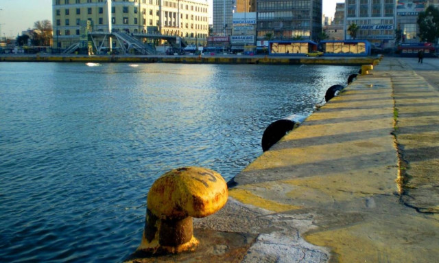 Σοκ στον Πειραιά – Γυναίκα εντοπίστηκε νεκρή στη θάλασσα