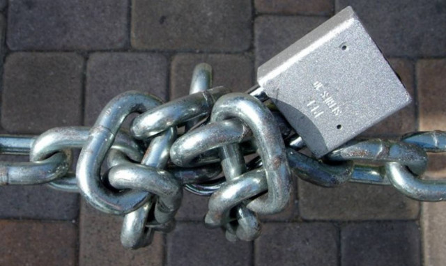 «Λουκέτο» στην Ηλεκτρονική: Μας  έκλεισαν τα Capital Controls