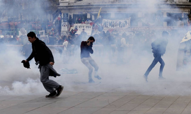 Νέες συγκρούσεις αστυνομίας - διαδηλωτών στη Γαλλία για τα εργασιακά (pics+vid)