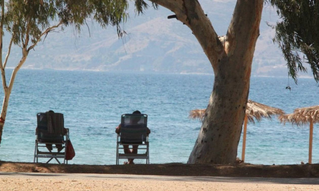 Καιρός για παραλία: Έρχεται μίνι καύσωνας – Πότε και πού ο υδράργυρος θα χτυπήσει 30άρια