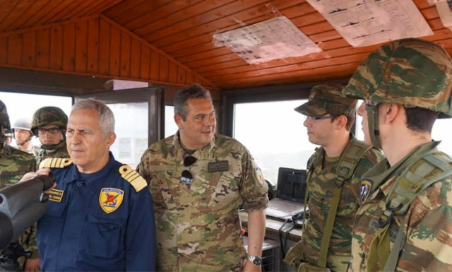 Νέο σόου του «στρατηγού» Καμμένου: Πήρε όλη την ηγεσία του στρατού και πέταξε για Οινούσσες