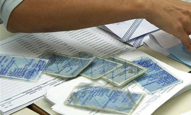 Έρχονται οι νέες αστυνομικές ταυτότητες – Δείτε πώς θα είναι και πόσο θα σας κοστίσουν