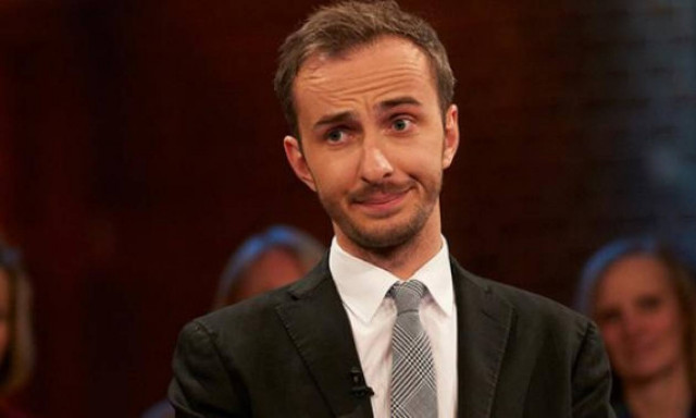 Στο πλευρό του δημοσιογράφου που σατίρισε τον Ερντογάν το ZDF