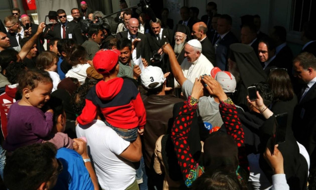 Επίσκεψη Πάπα στη Μυτιλήνη: Οι τρεις θρησκευτικοί ηγέτες παραβίασαν το πρωτόκολλο ασφαλείας