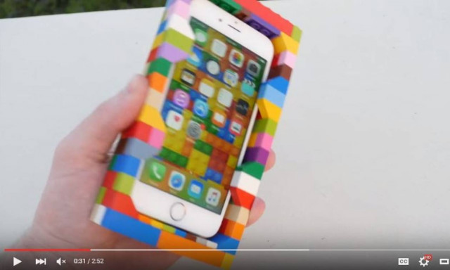 Να τι συμβαίνει όταν πετάξεις ένα iPhone σε θήκη από Lego από ύψος 30 μέτρων (Vid)