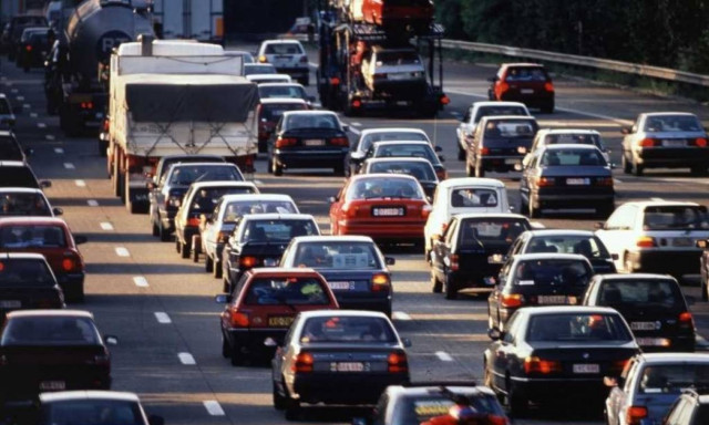 Έλληνες ατζαμήδες οδηγοί, αλλά με... βουλγαρικές πινακίδες!