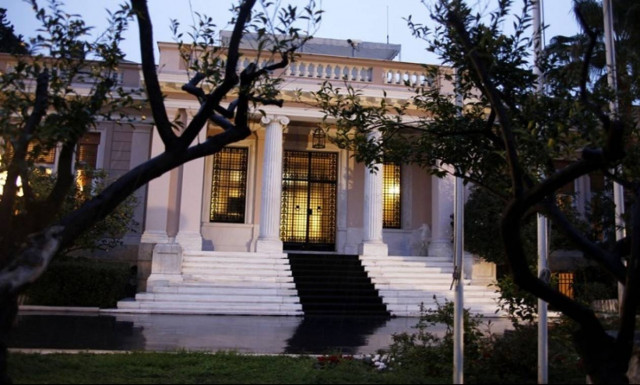 Αιχμηρή απάντηση του Μαξίμου στον Κουμουτσάκο