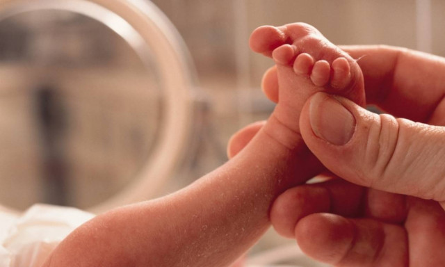 Απίστευτη ιστορία! Γυναίκα εγκεφαλικά νεκρή έφερε στον κόσμο ένα αγοράκι