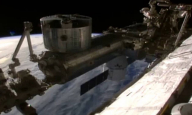 Παγκόσμια εξωγήινη συνωμοσία: Τι είδε η NASA και έκοψε τη μετάδοση από το Διεθνή Διαστημικό Σταθμό;