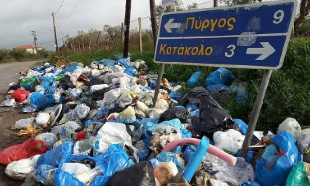 Πύργος: Μαζεύουν τα σκουπίδια για να περάσει η Φλόγα και τα πετούν στο γήπεδο (pics)