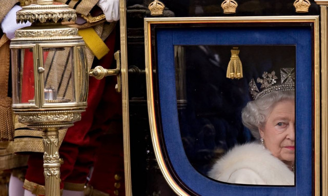 Η Βρετανία γιορτάζει τα γενέθλια της Βασίλισσας Ελισάβετ: 90 φωτογραφίες για τα 90 της χρόνια