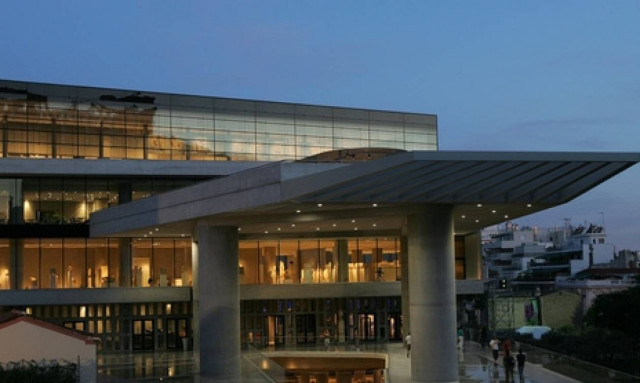 Αρχαιοφύλακες: Αδιανόητες προσλήψεις χωρίς γνώση μιας ξένης γλώσσας