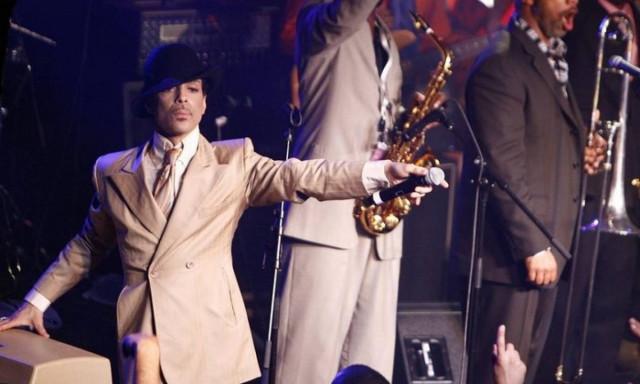 Prince: Διάσημοι καλλιτέχνες αποχαιρετούν τον Mr «Purple Rain»