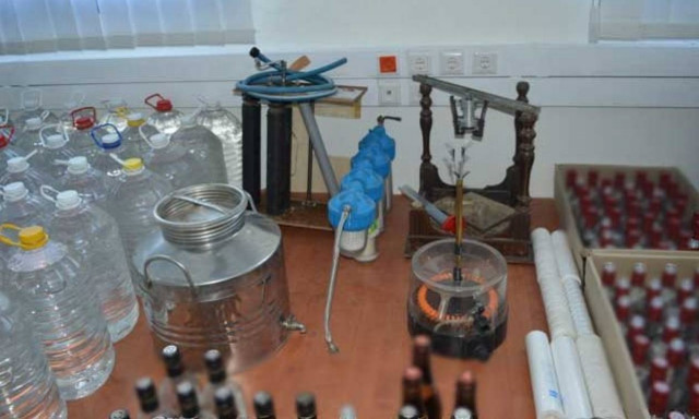 Εξαρθρώθηκε κύκλωμα παρασκεύαζε και διακινούσε  λαθραία ποτά σε Θεσσαλονίκη και Κατερίνη