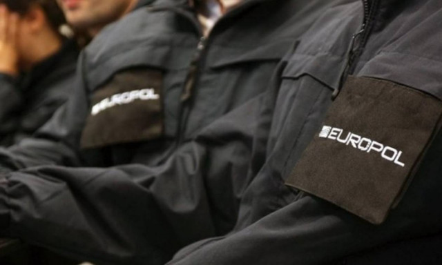Το «έπαιζε» αστυνομικός της Europol και συνελήφθη - Είχε μέχρι και φάρο περιπολικού!
