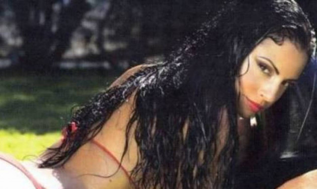 Κόλαση! Η Δήμητρα Αλεξανδράκη με καυτά εσώρουχα (photos)