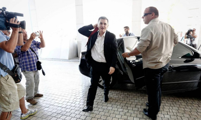 Ο αυτόματος μηχανισμός περιστολής δαπανών στη συνάντηση Τσακαλώτου – θεσμών