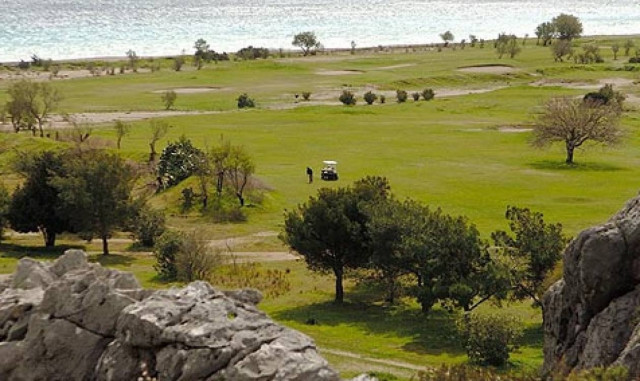 «Μύλος» στην κυβέρνηση για την επένδυση στο Γκολφ Αφάντου Ρόδου