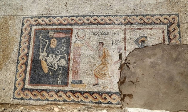 Μοναδική ανακάλυψη: Ο σκελετός του αρχαιοελληνικού μωσαϊκού που… χαίρεται τη ζωή! (photos)