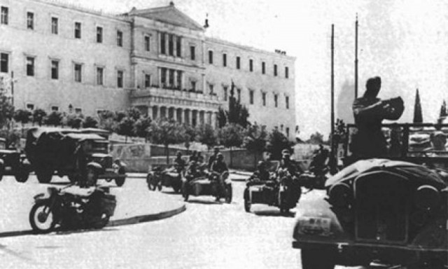 Σαν σήμερα το 1941 τα γερμανικά στρατεύματα καταλαμβάνουν την Αθήνα