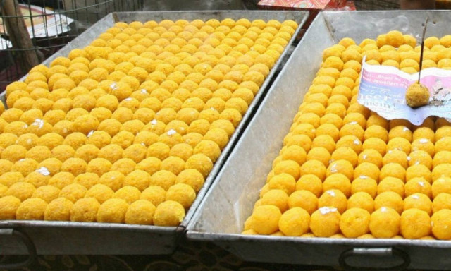 Πακιστάν: Γέννησε γιο, κέρασαν δηλητηριασμένα γλυκά και... πέθαναν 23 άτομα!