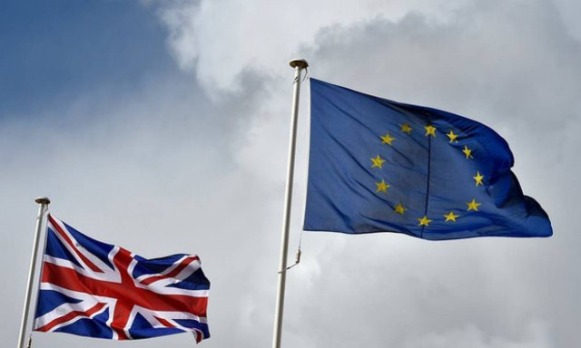 Βρετανία: Το «ναι» στην παραμονή της χώρας στην ΕΕ καταγράφει προβάδισμα 7%