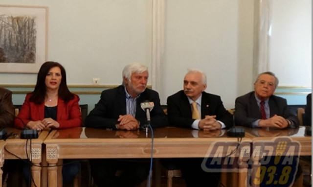 Περιφέρεια Πελοποννήσου: Τελετή παράδοσης υλικού για τους πρόσφυγες στον Ελληνικό Ερυθρό Σταυρό