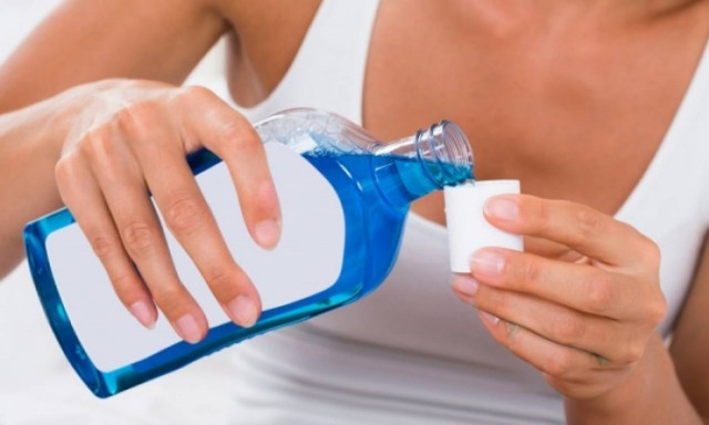 Καταπολεμήστε την πιτυρίδα με… στοματικό διάλυμα