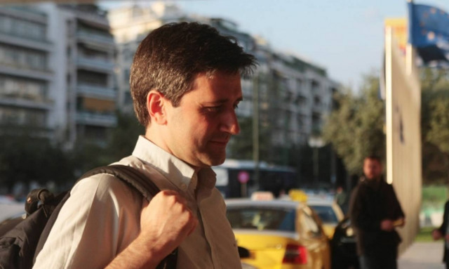 Συνάντηση Χουλιαράκη με νομικούς της τρόικας για τα νέα μέτρα