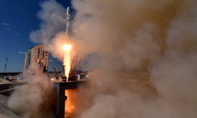 Εκτόξευση νέου πυραύλου Soyuz από νέο κοσμοδρόμιο στη Ρωσία παρουσία του Πούτιν (Pics & Vids)