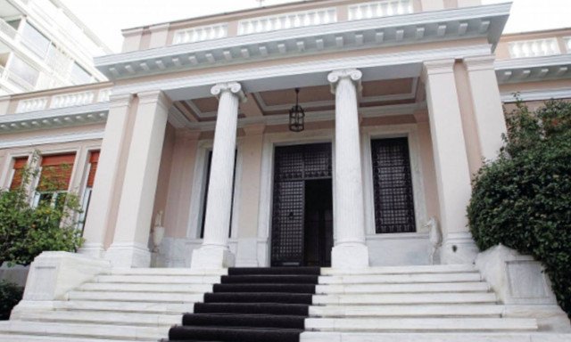 Ο ΣΥΡΙΖΑ θυμήθηκε πώς πρέπει να χτυπήσει τη διαπλοκή την ώρα που «παρακαλά» για τέταρτο μνημόνιο