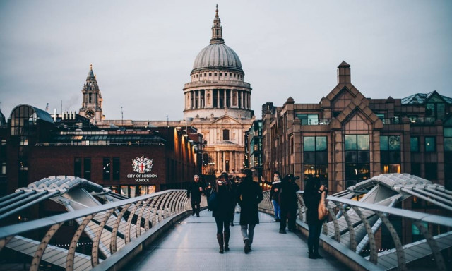 Βρετανία: Η αβεβαιότητα για το δημοψήφισμα δημιουργεί απαισιοδοξία σε καταναλωτές και επιχειρήσεις