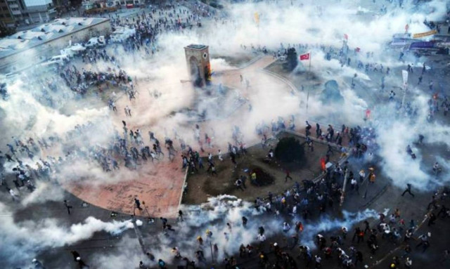 Πολεμικό κλίμα με 25.000 αστυνομικούς στους δρόμους της Κωνσταντινούπολης για την Πρωτομαγιά (Vid)