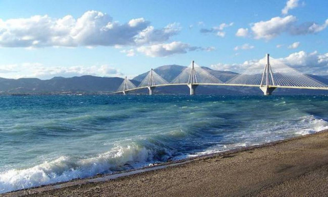 Εκπληκτικό: Tι «κρύβεται» κάτω από τη γέφυρα Ρίου - Αντιρρίου (video)