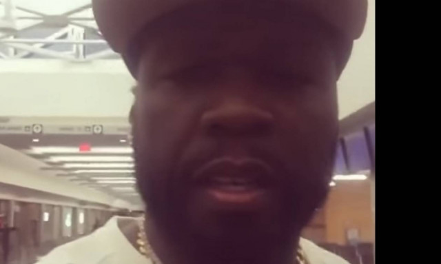 Οργή για τον πασίγνωστο τραγουδιστή που κοροϊδεύει άτομο με διαταραχή (video)