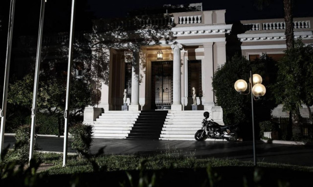 Κυβέρνηση: Αγωνία για το Eurogroup και τις τουρκικές προκλήσεις