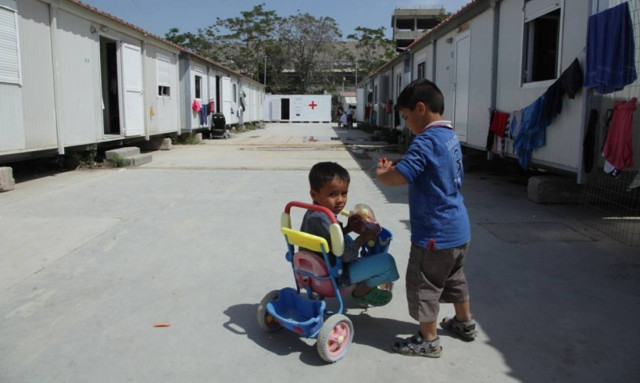 Τις 54.000 «αγγίζουν» οι εγκλωβισμένοι στη χώρα πρόσφυγες και μετανάστες