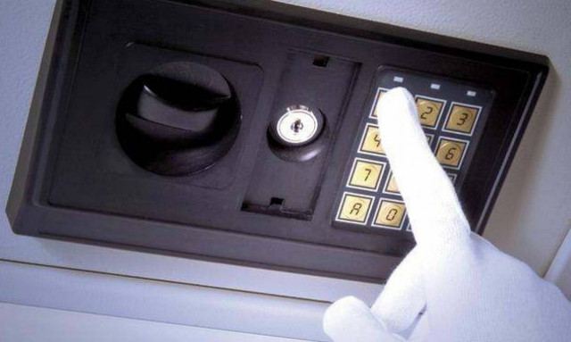 DW: Τεράστια ζήτηση για χρηματοκιβώτια στην Γερμανία