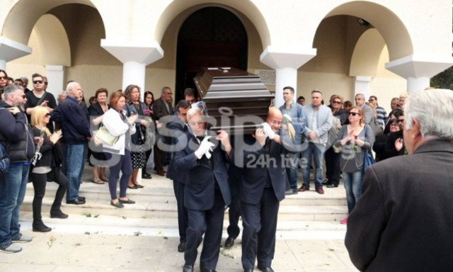 Το τελευταίο αντίο στον Γιάννη Αγγελάκη