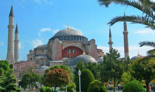 Σαν σήμερα κατέρρευσε ο θόλος της Αγ. Σοφιάς στην Πόλη