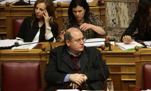 Ψηφίστηκε το νομοσχέδιο του υπ. Παιδείας για την Έρευνα - Λάδι με… ντροπολογία βγήκε ο Σταθάκης