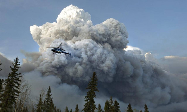 Ο Καναδάς στις φλόγες: Ανεξέλεγκτη πυρκαγιά κατακαίει δάση και πόλεις επί μια εβδομάδα (Pics)