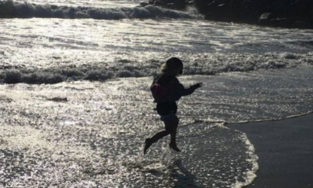 Θα εκπλαγείτε από το πόσο όμορφη είναι η κόρη γνωστής τραγουδίστριας