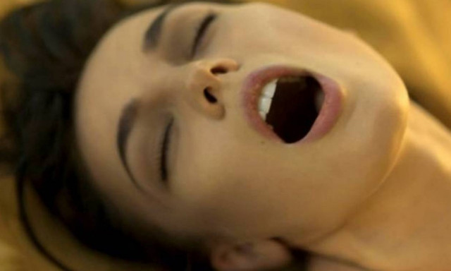 Στη φυλακή 25χρονη επειδή σήκωνε τη γειτονιά… στο πόδι όποτε έκανε σεξ! (pics)