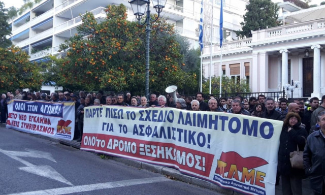 Η κυβέρνηση φοβάται την οργή του λαού - Έκλεισε με κάγκελα Μαξίμου και Εθνικό Κήπο