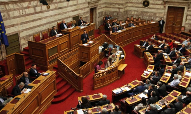 Live: Η συζήτηση στην Ολομέλεια της Βουλής για το ασφαλιστικό - φορολογικό