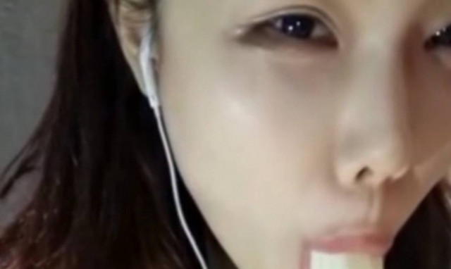 Δεν φαντάζεστε τι απαγόρεψαν ως σκληρό πορνό οι Κινέζοι! (videos)