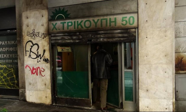 Άγνωστοι πέταξαν μολότοφ στα γραφεία του ΠΑΣΟΚ