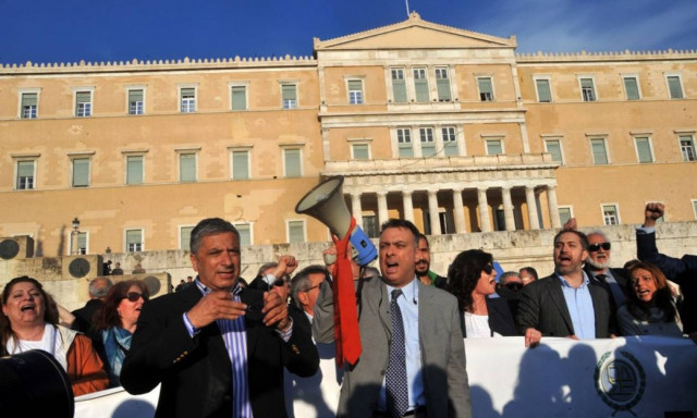 ΙΣΑ: Πειθαρχικές διώξεις στους βουλευτές – γιατρούς για το ασφαλιστικό