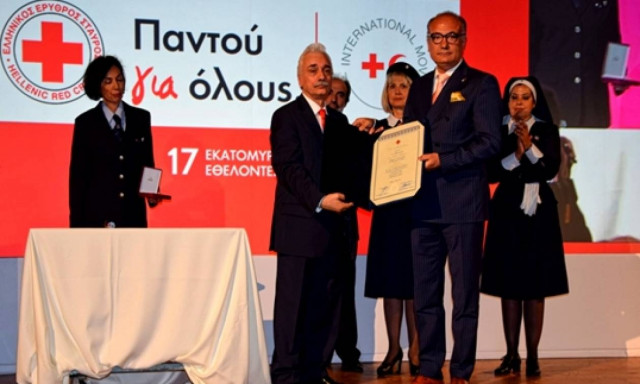 Παγκόσμια Ημέρα Ερυθρού Σταυρού: Τιμητική Διάκριση στον καταξιωμένο καρδιοχειρουργό Αυξέντιο Καλαγκό